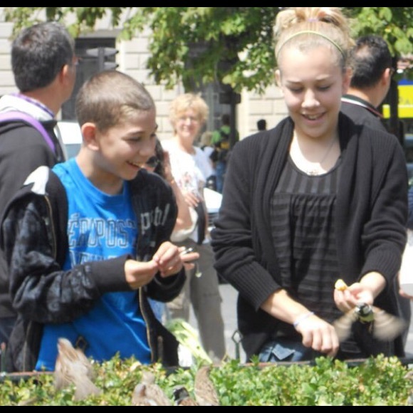 Meet your Posher, Nicole - Picture 3 of 8